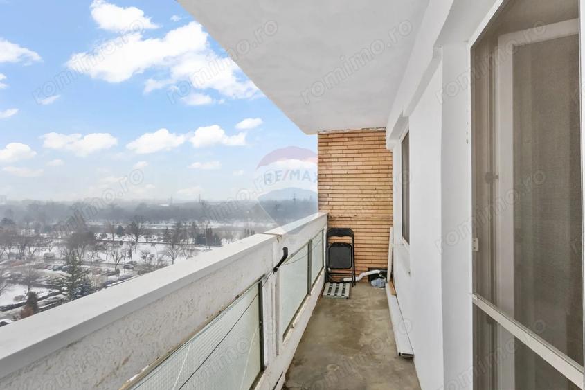 Apartament cu 3 camere decomandat, mobilat în Polivalentă