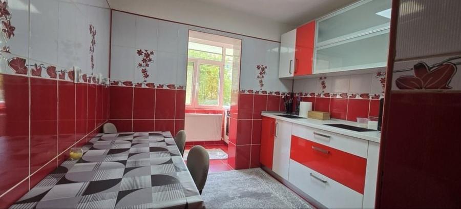 Apartament cu 3 camere decomandat în Micro 3