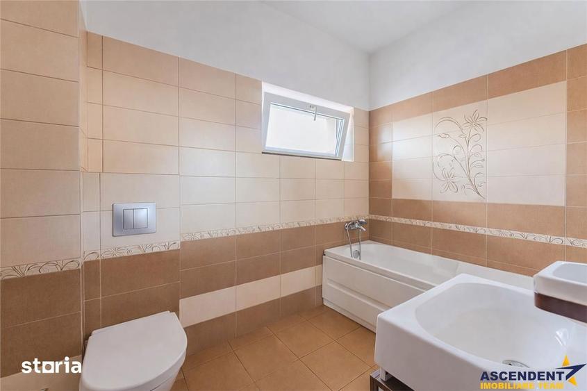 Casă cu 8 camere decomandat cu Teren 700 Mp în Tractorul