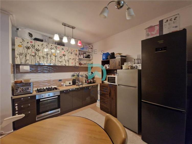 Apartament cu 2 camere decomandat în Tractorul