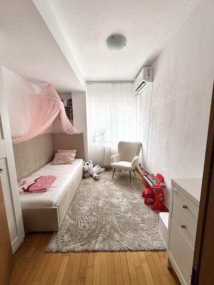 Apartament cu 3 camere semidecomandat în Torontalului