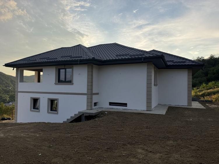 Casă cu 4 camere în Vlădesti