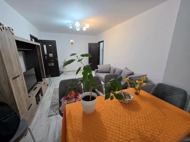 Apartament cu 2 camere semidecomandat în Giurgiului