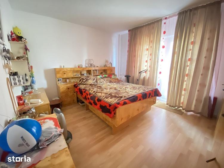Apartament cu 4 camere decomandat în Rahova