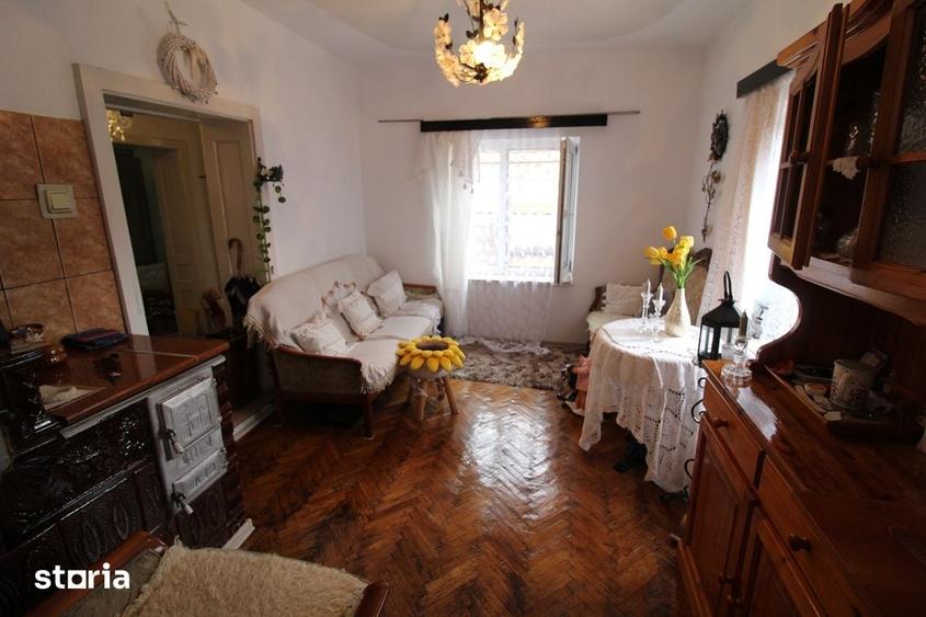 Casă cu 5 camere cu Teren 264 Mp în Teliucu Inferior