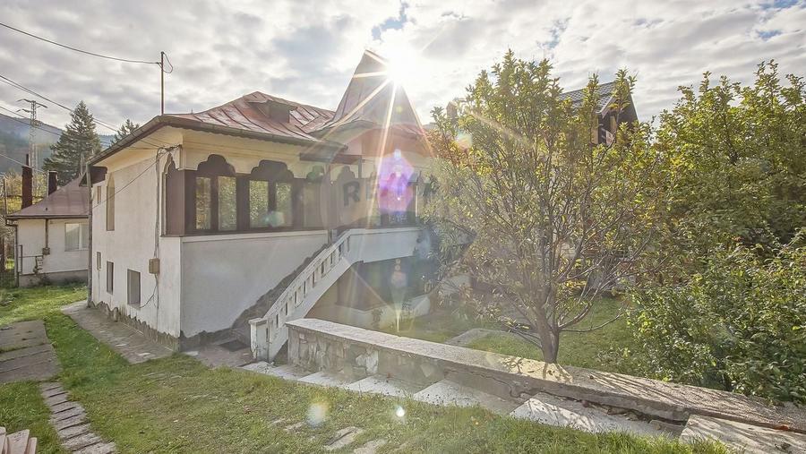 Vilă cu farmec istoric în Bușteni, pensiune sau locuință de vacanță! - 2