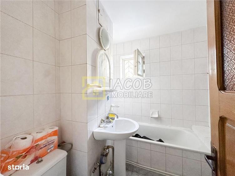 Apartament cu 3 camere decomandat în Milcov