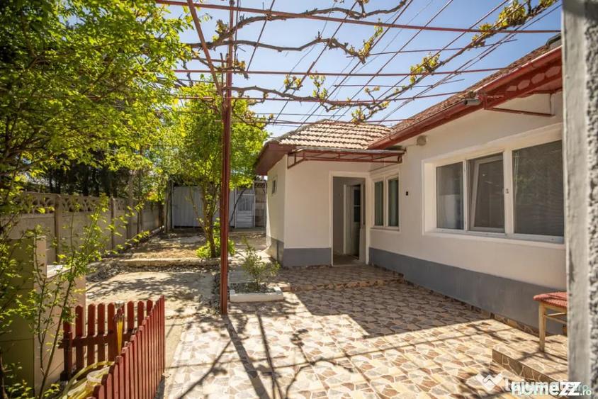 Casă cu 3 camere cu Teren 335 Mp în Sud