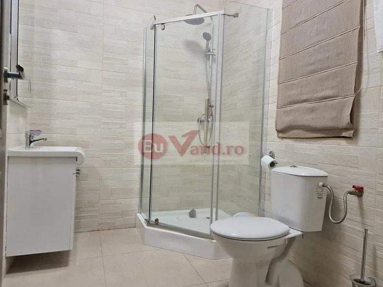 Casă cu 7 camere cu Teren 300 Mp în Faleză