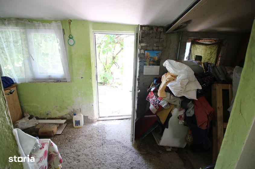 Casă cu 3 camere cu Teren 999 Mp în Siret