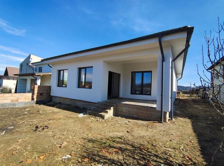 Casă individuală cu 4 camere cu Canalizare în Șelimbăr