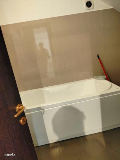 Apartament cu 3 camere decomandat în Obor