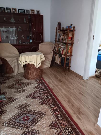 Casă cu 5 camere cu Canalizare în Central