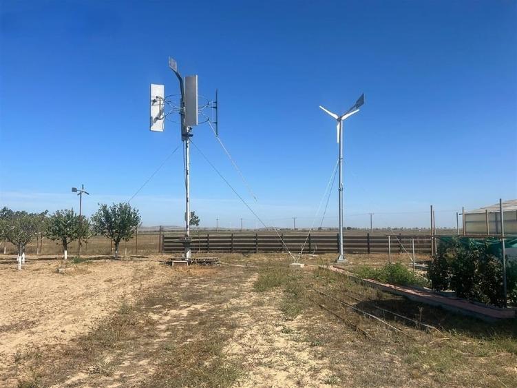 Casă individuală cu 5 camere cu Teren 10000 Mp în Colina