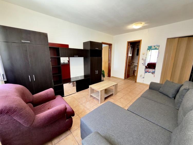 Apartament cu 2 camere semidecomandat, mobilat în Polonă