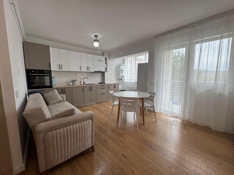 Apartament cu 3 camere semidecomandat în Vișani