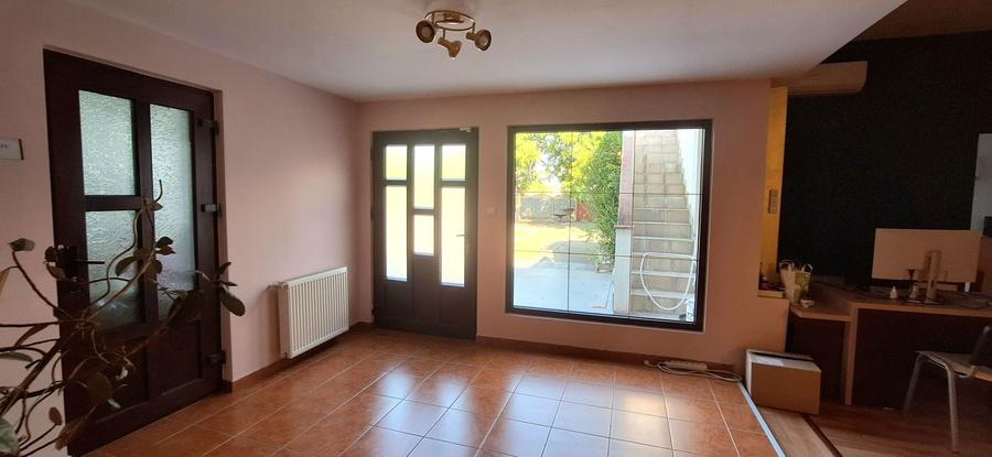 Casă individuală cu 10 camere cu Canalizare în Torontalului