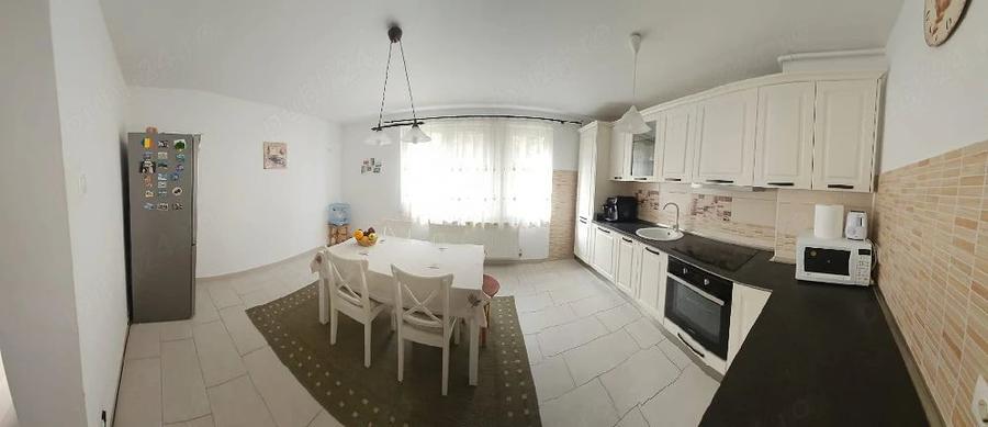 Apartament cu 3 camere decomandat în 22 Decembrie 1989