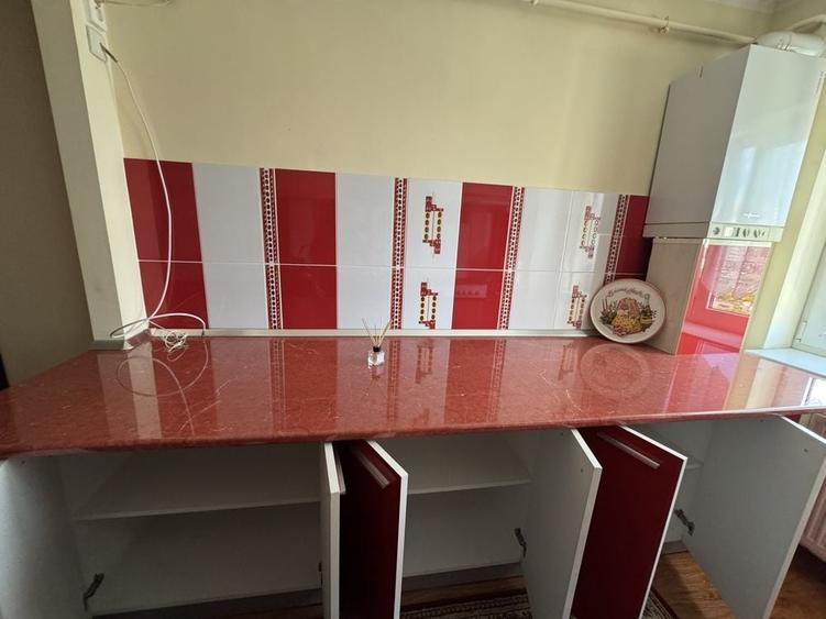 Apartament cu 2 camere semidecomandat în Craiovița Nouă