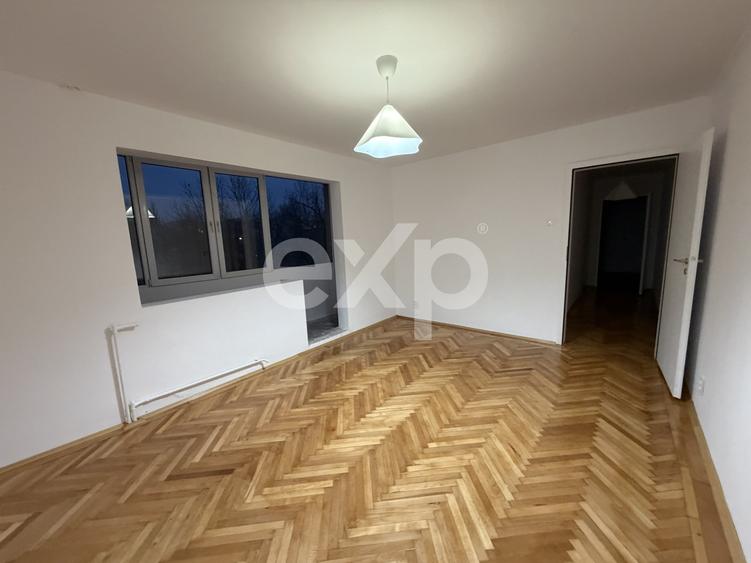 Apartament cu 3 camere semidecomandat în 1 Decembrie 1918