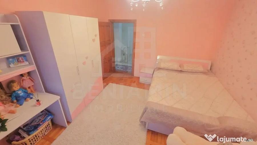 Casă cu 7 camere cu Teren 450 Mp în George Enescu