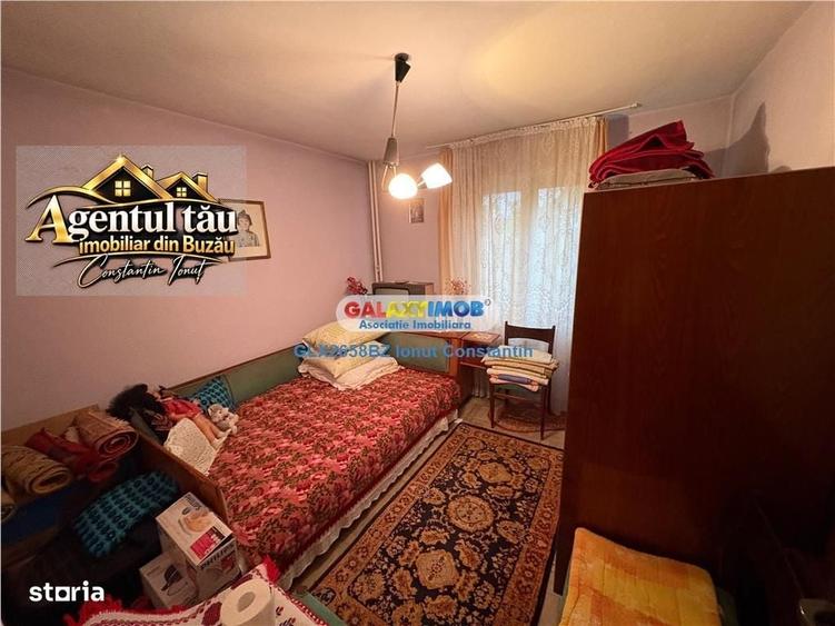 Apartament cu 3 camere semidecomandat în Micro 14