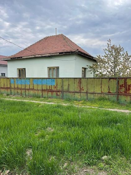 Casă cu Teren 2850 Mp în Tomnatic