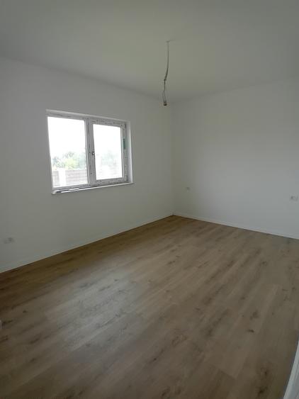 Casă individuală cu 4 camere cu Teren 350 Mp în Valea Ursului