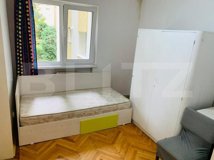 Apartament cu 3 camere semidecomandat, mobilat în Semicentral