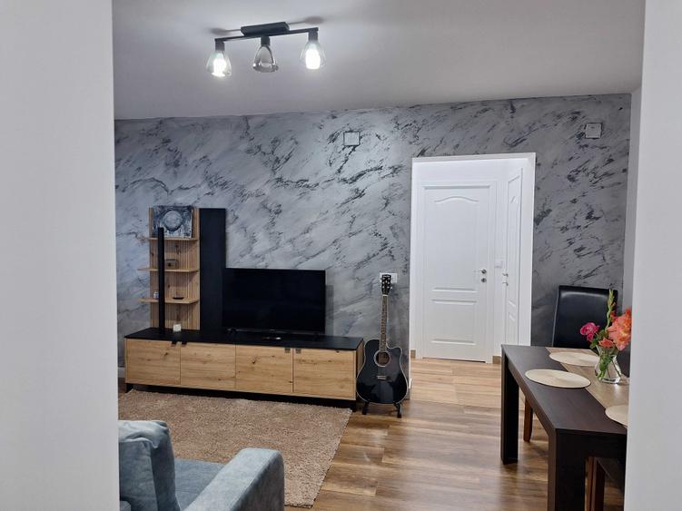 Apartament cu 3 camere decomandat în Aleea Trandafirilor