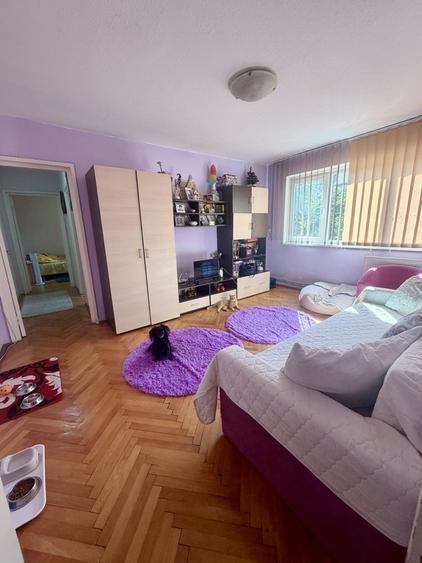 Apartament cu 3 camere semidecomandat în Cetății
