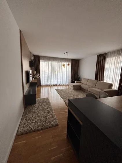 Apartament cu 3 camere semidecomandat, mobilat în 1 Mai