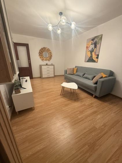 Apartament cu 2 camere decomandat în Micro 17