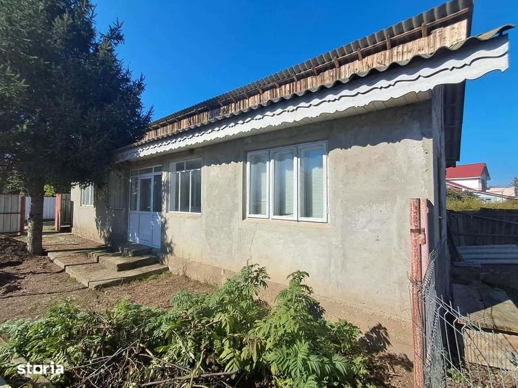 Casă cu 3 camere în Adjudu Vechi