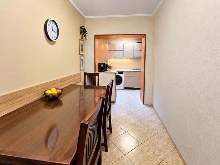 Apartament cu 4 camere decomandat, mobilat în Casa de Cultură