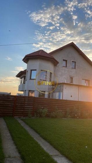 Casă individuală cu 7 camere cu Canalizare în Domnești