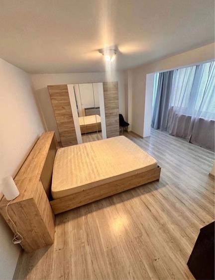Apartament cu 4 camere decomandat, mobilat în Central