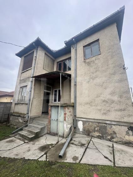 Casă individuală cu 4 camere cu Teren 1371 Mp în Păulești