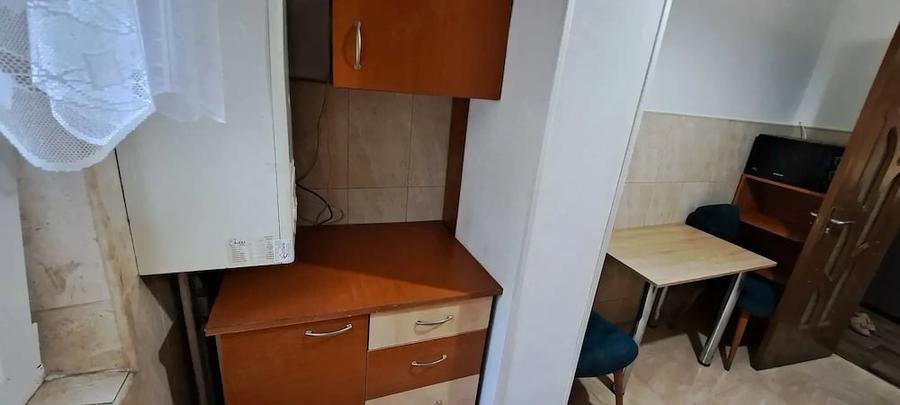 Apartament cu 3 camere decomandat în Girocului
