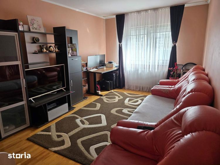Apartament cu 3 camere, mobilat în Central