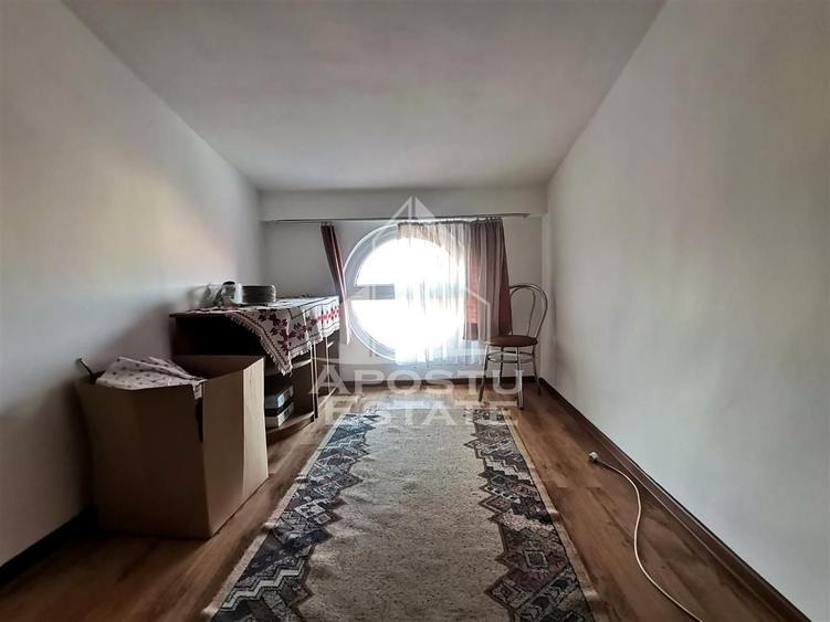 Apartament cu 5 camere decomandat, mobilat în Fabric