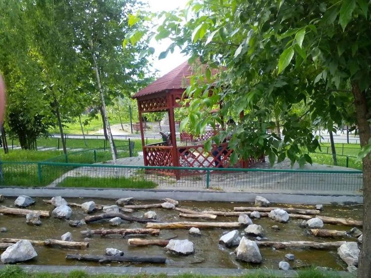 Apartament cu 3 camere decomandat în Tineretului