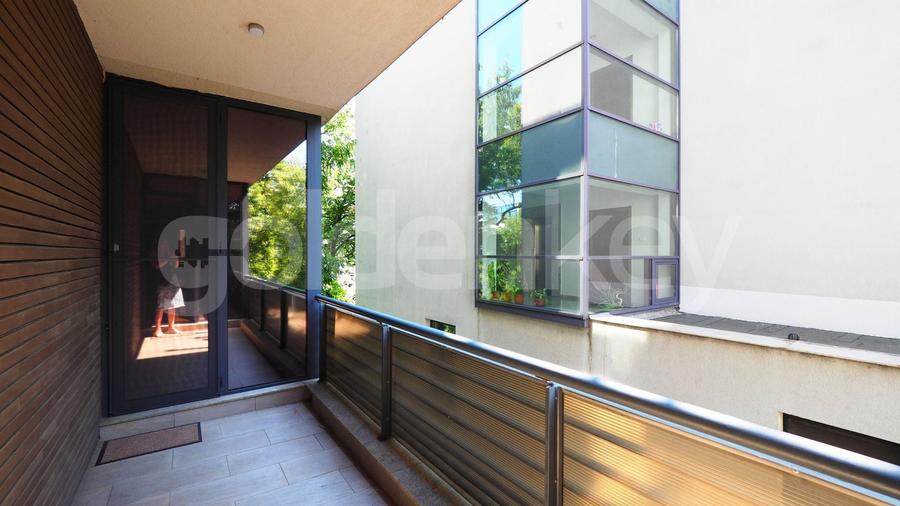 Apartament cu 3 camere semidecomandat, mobilat în Primăverii