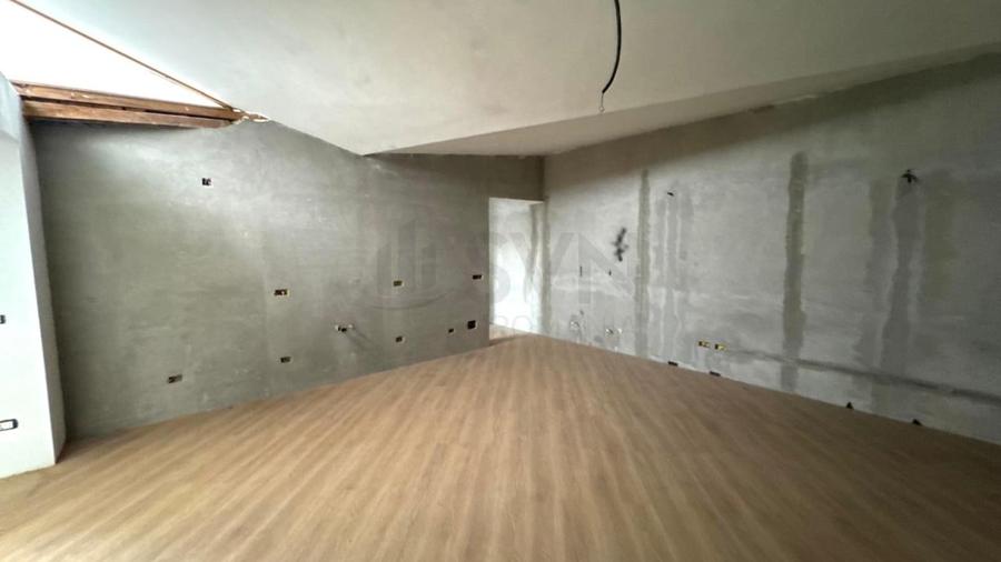 Casă individuală cu 11 camere cu Canalizare în Dristor