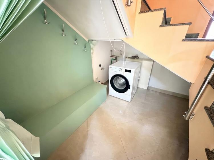 Casă individuală cu 5 camere cu Canalizare în Sud