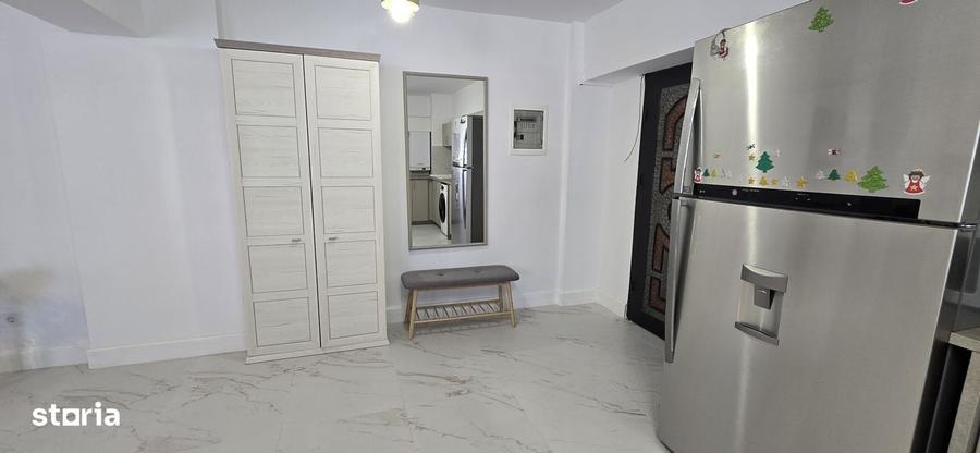 Apartament cu 3 camere în Apărătorii Patriei