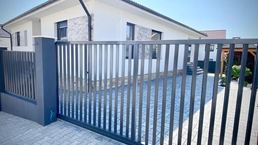 Casă individuală cu 4 camere cu Canalizare în Șelimbăr