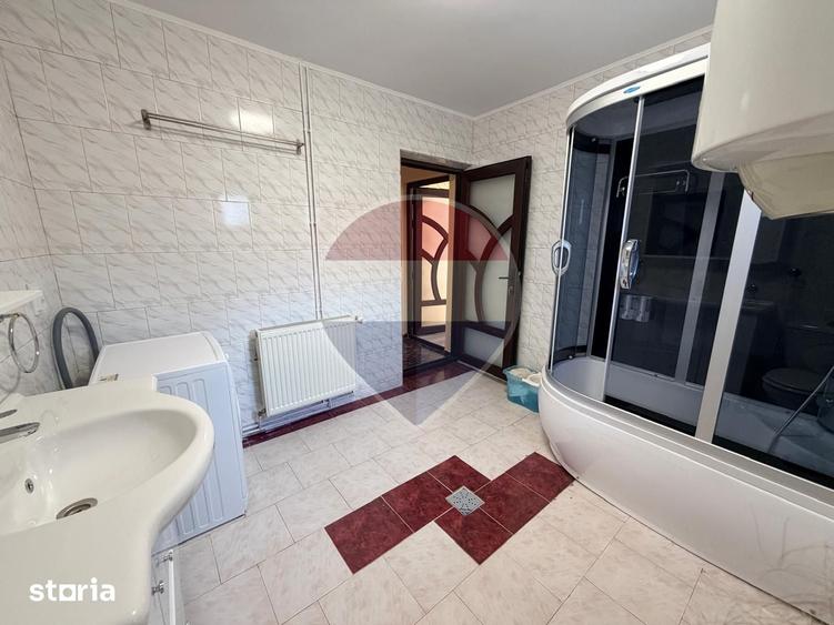 Casă cu 4 camere cu Teren 460 Mp în Cernele