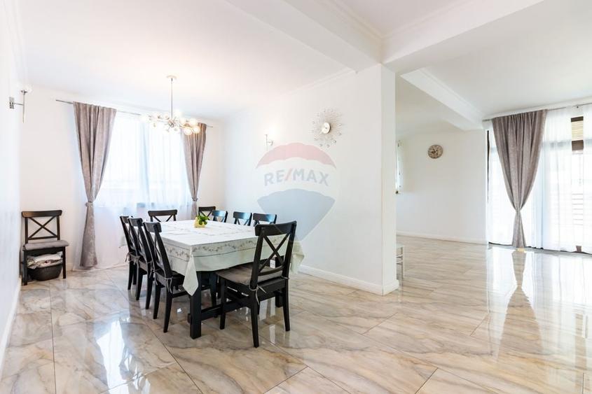 Casă individuală cu 5 camere cu Teren 485 Mp în Central