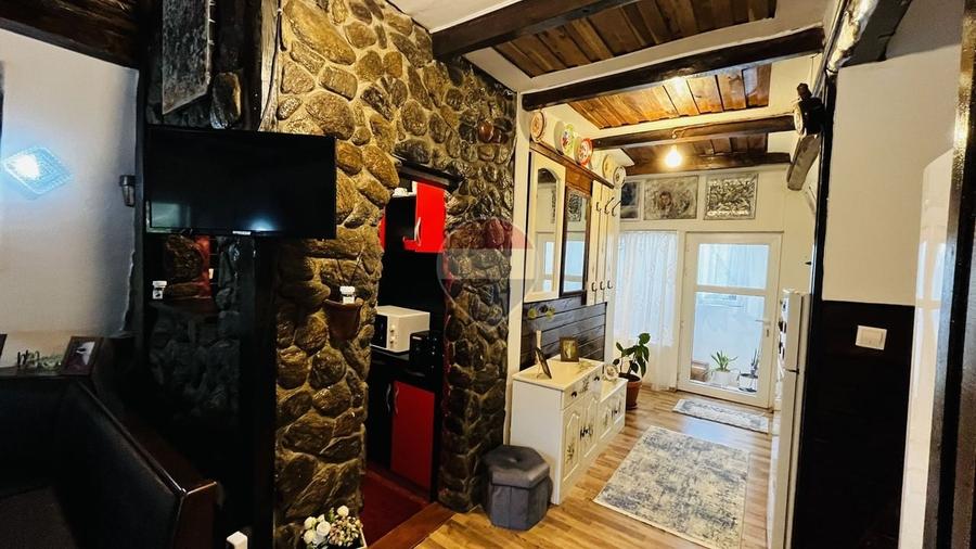 Casă individuală cu 4 camere cu Teren 959 Mp în Lăzăreni